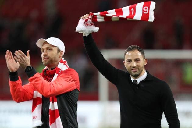 Sport Themen der Woche KW19 Sport Bilder des Tages MOSCOW, RUSSIA â€“ MAY 10, 2021: Spartak Moscowâ€™s assistant coach Andreas Hinkel (L) and head coach Domenico Tedesco celebrate victory in a 2020 2021 Russian Premier League Round 29 football match between Spartak Moscow and FC Khimki at Otkritie Arena. Spartak Moscow won 2-1. Anton Novoderezhkin TASS  TS0FFB7D