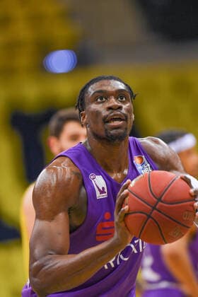 GER, Basketball, EWE Baskets Oldenburg vs BG Göttingen 11 05 2021, EWE Arena, Oldenburg, GER, easy Credit BBL, EWE Baskets Oldenburg vs BG Göttingen, pictured shooting free throw Tai ODIASE BG Göttingen 21 nordphotoxRojahn nph00310