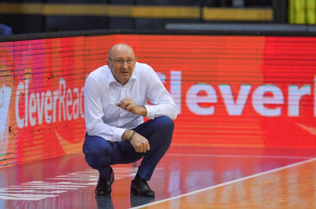 GER, Basketball, EWE Baskets Oldenburg vs BG Göttingen 11 05 2021, EWE Arena, Oldenburg, GER, easy Credit BBL, EWE Baskets Oldenburg vs BG Göttingen, in picture Clever on the sidelines Mladen DRIJENCIC EWE Baskets Oldenburg Headcoach Coach nordphotoxRojahn nph00310