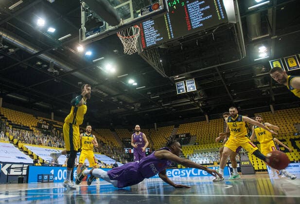 GER, Basketball, EWE Baskets Oldenburg vs BG Göttingen 11 05 2021, EWE Arena, Oldenburg, GER, easy Credit BBL, EWE Baskets Oldenburg vs BG Göttingen, down in the picture Deishuan BOOKER BG Göttingen 1 Martin BREUNING EWE Baskets Oldenburg 12 Nathan BOOTHE EWE Baskets Oldenburg 45 Braydon HOBBS EWE Baskets Oldenburg 3 nordphotoxRojahn nph00310