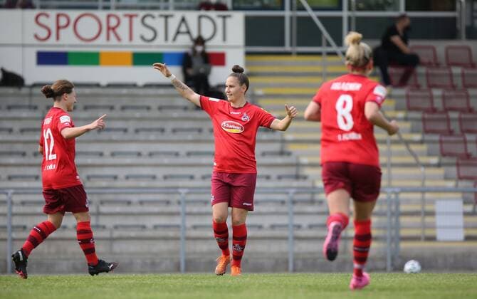 13 05 2021, xcex, GER, Frankfurt am Main, Stadion am Brentanobad, Frauenfussball, 2 Bundesliga Sued, Frauen Bundesliga Saison 2020 2021, SGE, Eintracht Frankfurt Frauen II 1 FC Koeln, Torjubel FC Koeln, Jubel, Freude, Emotionen, Goal celebration DFL regulations prohibit any use of photographs as image sequences and or quasi video