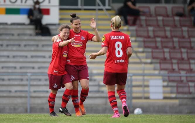 13 05 2021, xcex, GER, Frankfurt am Main, Stadion am Brentanobad, Frauenfussball, 2 Bundesliga Sued, Frauen Bundesliga Saison 2020 2021, SGE, Eintracht Frankfurt Frauen II 1 FC Koeln, Torjubel FC Koeln, Jubel, Freude, Emotionen, Goal celebration DFL regulations prohibit any use of photographs as image sequences and or quasi video