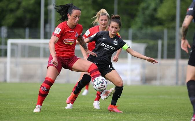 13 05 2021, xcex, GER, Frankfurt am Main, Stadion am Brentanobad, Frauenfussball, 2 Bundesliga Sued, Frauen Bundesliga Saison 2020 2021, SGE, Eintracht Frankfurt Frauen II 1 FC Koeln, Peggy Kuznik Koeln v Caroline Krawczyk SGE DFL regulations prohibit any use of photographs as image sequences and or quasi video