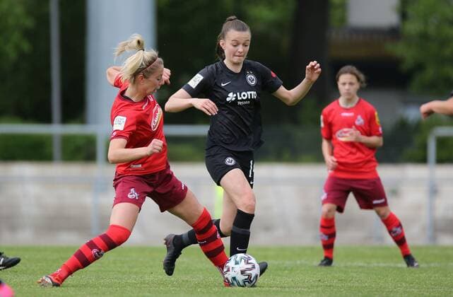 13 05 2021, xcex, GER, Frankfurt am Main, Stadion am Brentanobad, Frauenfussball, 2 Bundesliga Sued, Frauen Bundesliga Saison 2020 2021, SGE, Eintracht Frankfurt Frauen II 1 FC Koeln, Malin Janser SGE vs Sharon Beck Koeln DFL regulations prohibit any use of photographs as image sequences and or quasi video