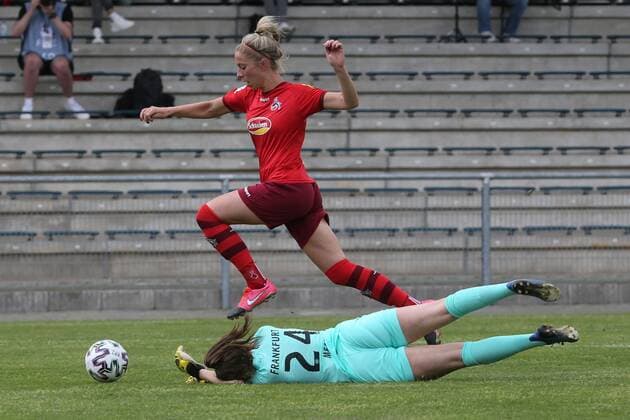 Goalkeeper Nina Meck Eintracht Frankfurt Womens II, No 24 in direct duel with Sharon Beck 1 FC Cologne Womens, No 10 , Eintracht Frankfurt Womens II 1 FC Cologne Womens, 2 Bundesliga Women, 2020 2021 season, 113 05 2021,