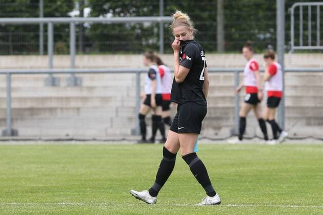 Frustrated Saskia Matheis Eintracht Frankfurt Women II, No 25 after conceding another goal , Eintracht Frankfurt Women II 1 FC Köln Women, 2 Bundesliga Women, 2020 2021 season, 113 05 2021,