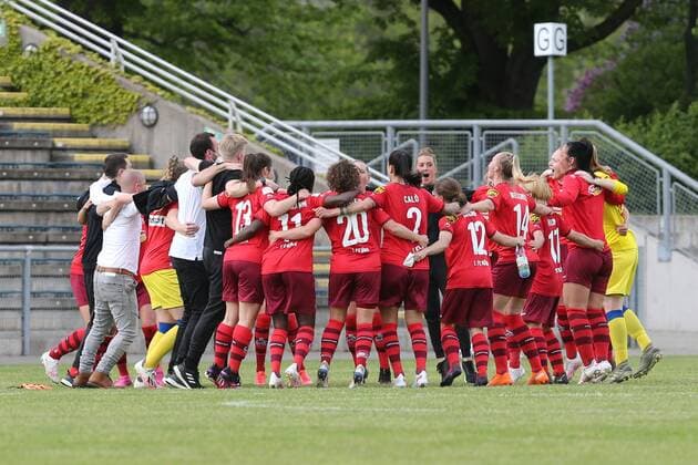 Cologne women celebrate their victory , Eintracht Frankfurt women II 1 FC Köln women, 2 Bundesliga women, 2020 2021 season, 113 05 2021,