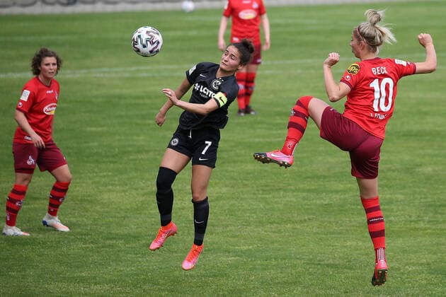 13 05 2021 2 BL 6 Spieltag Eintracht Frankfurt II 1 FC Köln v l , Caroline Krawczyk Eintracht Frankfurt II , Sharon Beck 1 FC Köln Zweikampf, Action, Aktion, Battles for the Ball DFL DFB REGULATIONS PROHIBIT ANY USE OF PHOTOGRAPHS as IMAGE SEQUENCES and or QUASI VIDEO Copyright: JoaquimxFerreira