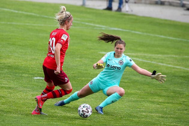 13 05 2021 2 BL 6 Spieltag Eintracht Frankfurt II 1 FC Köln v l , Sharon Beck 1 FC Köln , Goalkeeper Nina Meck Eintracht Frankfurt II , Zweikampf, Action, Aktion, Battles for the Ball DFL DFB REGULATIONS PROHIBIT ANY USE OF PHOTOGRAPHS as IMAGE SEQUENCES and or QUASI VIDEO Copyright: JoaquimxFerreira