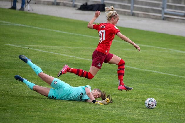 13 05 2021 2 BL 6 Spieltag Eintracht Frankfurt II 1 FC Köln v l , Sharon Beck 1 FC Köln , Goalkeeper Nina Meck Eintracht Frankfurt II , Zweikampf, Action, Aktion, Battles for the Ball DFL DFB REGULATIONS PROHIBIT ANY USE OF PHOTOGRAPHS as IMAGE SEQUENCES and or QUASI VIDEO Copyright: JoaquimxFerreira