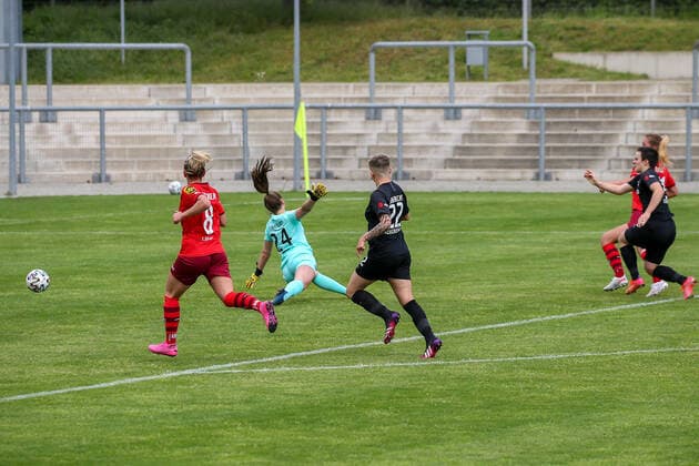 13 05 2021 2 BL 6 Spieltag Eintracht Frankfurt II 1 FC Köln v l , Goalkeeper Nina Meck Eintracht Frankfurt II , Rachel Miriam Rinast 1 FC Köln Goal scored, Goal to 0 3 DFL DFB REGULATIONS PROHIBIT ANY USE OF PHOTOGRAPHS as IMAGE SEQUENCES and or QUASI VIDEO Copyright: JoaquimxFerreira