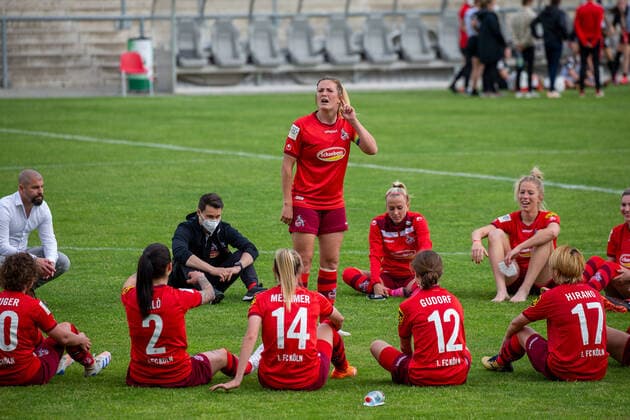 13 05 2021 2 BL 6 Spieltag Eintracht Frankfurt II 1 FC Köln v l , the team of 1 FC Köln cheering after the end of the match In the middle Rachel Miriam Rinast 1 FC Köln DFL DFB REGULATIONS PROHIBIT ANY USE OF PHOTOGRAPHS as IMAGE SEQUENCES and or QUASI VIDEO Copyright: JoaquimxFerreira