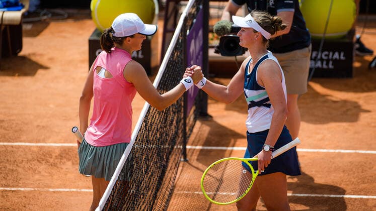 May 13, 2021, ROMA, ITALY: Iga Swiatek of Poland & Barbora Krejcikova of the Czech Republic at the net after the third round at the 2021 Internazionali BNL d Italia WTA, Tennis Damen 1000 tournament ROMA ITALY - ZUMAa181 20210513_zaa_a181_083 Copyright: xRobxPrangex