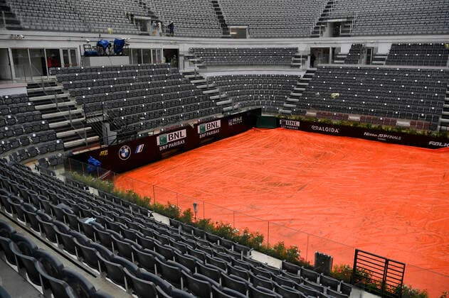 Photo Fabrizio Corradetti - LaPresse 14 05 2021 Roma (Italy) Tennis Quarter final Novak Djokovic (SRB) vs Stefanos Tsitsipas (GRE) Internazionali BNL d Italia 2021 In the pic: match suspended for rain  Copyright: xFabrizioxCorradetti LaPressex