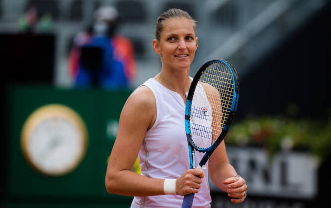 May 14, 2021, ROMA, ITALY: Karolina Pliskova of the Czech Republic in action during her quarter-final match at the 2021 Internazionali BNL d Italia WTA, Tennis Damen 1000 tournament against Jelena Ostapenko of Latvia ROMA ITALY - ZUMAa181 20210514_zaa_a181_057 Copyright: xRobxPrangex