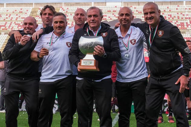 Photo Alessandro Garofalo LaPresse May 13, 2021 Salerno, Italy soccer Salernitana awarded for promotion to Serie A - Italian Football Championship League BKT 2020 2021 - Arechi stadium. In the pic: staff Fabrizio Castori coach salernitana celebration victory  Copyright: xAlessandroxGarofalo LaPressex