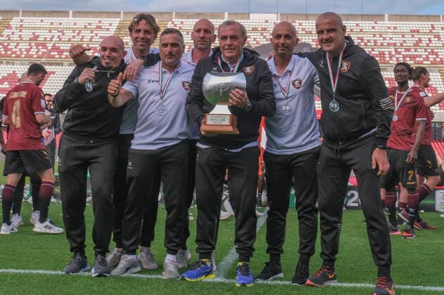Photo Alessandro Garofalo LaPresse May 13, 2021 Salerno, Italy soccer Salernitana awarded for promotion to Serie A - Italian Football Championship League BKT 2020 2021 - Arechi stadium. In the pic: staff Fabrizio Castori coach salernitana celebration victory  Copyright: xAlessandroxGarofalo LaPressex