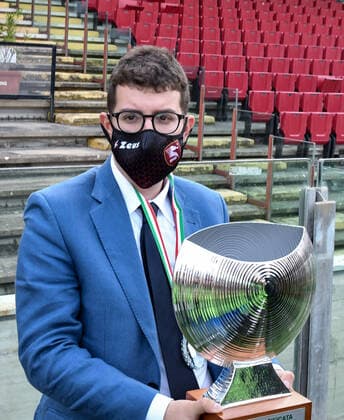 US Salernitana 1919 players celebrate their return to Serie A Enrico Lotito of US Salernitana 1919 poses with the trophy during the celebration of US Salernitana 1919 return to Italian Serie A the end of the Serie B regular season at Stadio Arechi, Salerno, Italy on 14 May 2021. Salerno Salerno Italy maffia-ussalern210514_npFdt  Copyright: xGiuseppexMaffiax