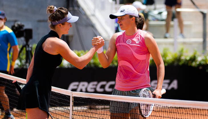 May 15, 2021, ROMA, ITALY: Elina Svitolina of the Ukraine & Iga Swiatek of Poland after their quarter-final at the 2021 Internazionali BNL d Italia WTA, Tennis Damen 1000 tournament ROMA ITALY - ZUMAa181 20210515_zaa_a181_038 Copyright: xRobxPrangex
