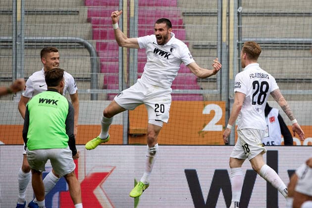 Bilder des Jahres 2021, Sport 05 Mai Sport Themen der Woche KW19 Sport Bilder des Tages FC Augsburg vs. SV Werder Bremen - 1. Bundesliga Augsburg, Deutschland, 15.05.2021: Daniel Caligiuri (FC Augsburg) Torjubel, jubelt nach seinem Treffer zum 2:0 bei dem Spiel der 1. Bundesliga zwischen FC Augsburg vs. SV Werder Bremen im WWK Arena am 23. April 2021 in Augsburg. (Foto von Peter Fastl POOL) DFB DFL REGULATIONS PROHIBIT ANY USE OF PHOTOGRAPHS AS IMAGE SEQUENCES AND OR QUASI-VIDEO. Augsburg WWK Arena Bayern Deutschland *** FC Augsburg vs SV Werder Bremen 1 Bundesliga Augsburg, Germany, 15 05 2021 Daniel Caligiuri FC Augsburg goal celebration, cheers after scoring 2 0 during the match of the 1 Bundesliga between FC Augsburg vs SV Werder Bremen at WWK Arena on April 23, 2021 in Augsburg Photo by Peter Fastl POOL DFB DFL REGULATIONS PROHIBIT ANY USE OF PHOTOGRAPHS AS IMAGE SEQUENCES AND OR QUASI VIDEO Augsburg WWK Arena Bayern Germany Poolfoto Peter Fastl POOL ,EDITORIAL USE ONLY