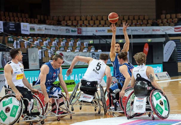 15 05 2021, xovx, Wheelchair Basketball Bundesliga, Playoffs Final German Championship Game 2, RSV Lahn Dill RSB Thuringia Bulls v l Steve Serio RSV Lahn Dill , Andre Bienek RSB Thuringia Bulls , Simon Brown RSV Lahn Dill , Aliaksandr Halouski RSB Thuringia Bulls , Jitske Visser RSB Thuringia Bulls , Christopher Huber RSV Lahn Dill Wetzlar Rittal Arena Hessen Germany EN