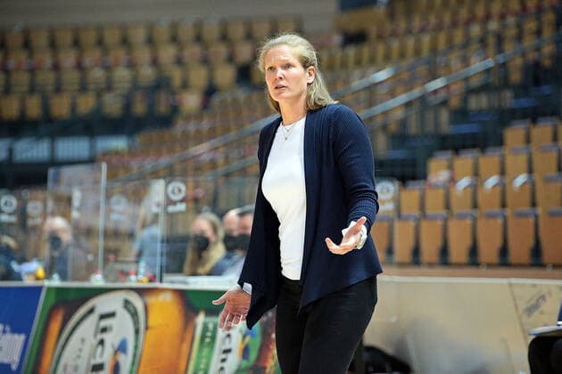 15 05 2021, xovx, Wheelchair Basketball Bundesliga, Playoffs Final German Championship Game 2, RSV Lahn Dill RSB Thuringia Bulls Head Coach Janet Zeltinger RSV Lahn Dill Wetzlar Rittal Arena Hesse Germany EN