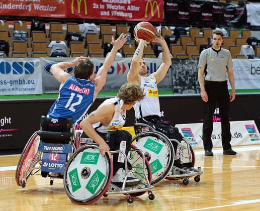 15 05 2021, xovx, Wheelchair Basketball Bundesliga, Playoffs Final German Championship Game 2, RSV Lahn Dill RSB Thuringia Bulls v l Jens Albrecht RSB Thuringia Bulls , Christopher Huber RSV Lahn Dill , Steve Serio RSV Lahn Dill Wetzlar Rittal Arena Hessen Germany EN