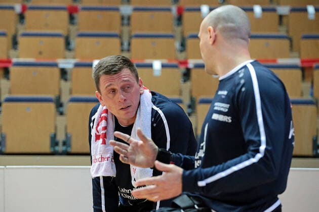 15 05 2021, xovx, Wheelchair Basketball Bundesliga, Playoffs Final German Championship Game 2, RSV Lahn Dill RSB Thuringia Bulls The players of RSV Lahn Dill are disappointed after the 45 52 defeat against RSB Thuringia Bulls v l Dominik Mosler RSV Lahn Dill , Ian Sagar RSV Lahn Dill Wetzlar Rittal Arena Hessen Germany EN
