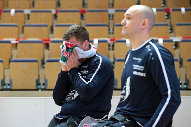 15 05 2021, xovx, Wheelchair Basketball Bundesliga, Playoffs Final German Championship Game 2, RSV Lahn Dill RSB Thuringia Bulls The players of RSV Lahn Dill are disappointed after the 45 52 defeat against RSB Thuringia Bulls v l Dominik Mosler RSV Lahn Dill , Ian Sagar RSV Lahn Dill Wetzlar Rittal Arena Hessen Germany EN