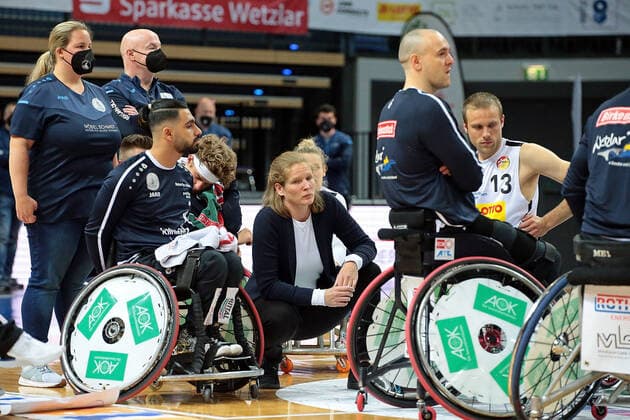 15 05 2021, xovx, Wheelchair Basketball Bundesliga, Playoffs Final German Championship Game 2, RSV Lahn Dill RSB Thuringia Bulls Disappointed RSV Lahn Dill players and Head Coach Janet Zeltinger RSV Lahn Dill after the 52 45 loss to RSB Thuringa Bulls Wetzlar Rittal Arena Hessen Germany EN