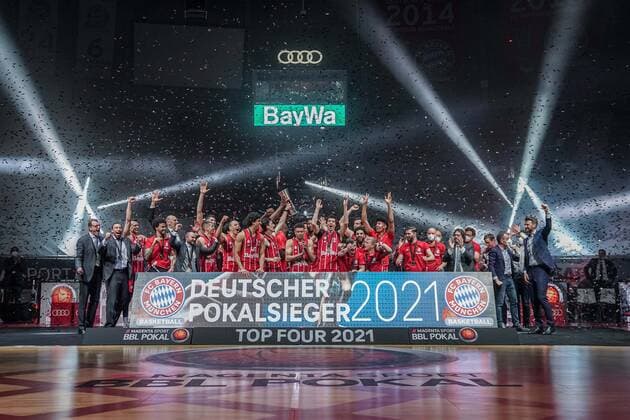 Basketball Munich 16 05 2021 Season 2020 2021 MagentaSport BBL Pokal TOP FOUR FINALE FC Bayern Munich ALBA Berlin Basketball Munich 16 05 2021 Season 2020 2021 MagentaSport BBL Pokal TOP FOUR FINALE FC Bayern Munich ALBA Berlin Bayern Munich wins the MagentaSport BBL Pokal 2021 Award ceremony Team Bayern cheering editorial use only commercial use only after consultation with the photographer Munich Germany