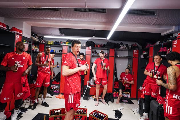Basketball Munich 16 05 2021 Season 2020 2021 MagentaSport BBL Pokal TOP FOUR FINALE FC Bayern Munich ALBA Berlin Basketball Munich 16 05 2021 Season 2020 2021 MagentaSport BBL Pokal TOP FOUR FINALE FC Bayern Munich ALBA Berlin Bayern Munich wins the MagentaSport BBL Pokal 2021 Award ceremony Team Bayern cheering Vladimir Lucic Munich, No 11 editorial use only commercial use only by arrangement with the photographer Munich Germany