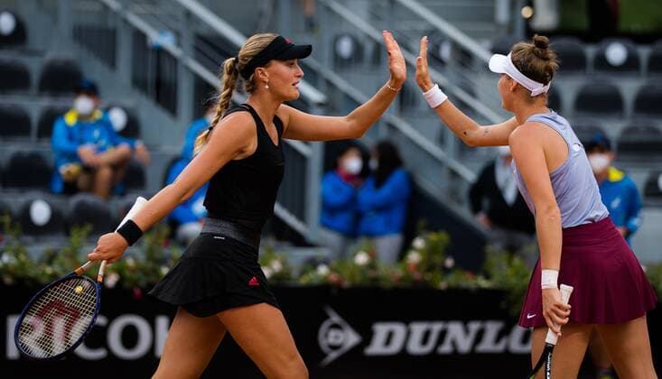 Mandatory Credit: Photo by Rob Prange Shutterstock (11896930bh) Kristina Mladenovic of France & Marketa Vondrousova of the Czech Republic in action during the doubles final of the 2021 Internazionali BNL d Italia WTA, Tennis Damen 1000 tournament Italian Open, Tennis, Foro Italico, Rome, Italy - 16 May 2021 Italian Open, Tennis, Foro Italico, Rome, Italy - 16 May 2021  Copyright: xRobxPrange Shutterstockx 11896930bh