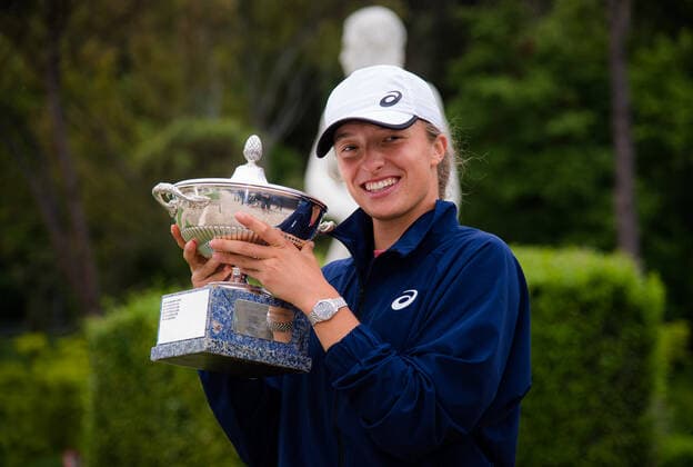 May 16, 2021, ROMA, ITALY: Iga Swiatek of Poland poses with her champions trophy after winning the final of the 2021 Internazionali BNL d Italia WTA, Tennis Damen 1000 tournament ROMA ITALY - ZUMAa181 20210516_zaa_a181_568 Copyright: xRobxPrangex