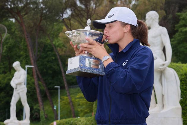 Internazionali BNL D Italia 2021 - Iga Swiatek ROME, ITALY, MAY 16: Iga Swiatek of Poland celebrates after winning the Final match against Karolina Pliskova of Czech Republic at the Internazionali BNL D Italia 2021 in Rome, Italy on May 16, 2021. Rome Foro Italico Italy 6670_240429 Copyright: xGiampieroxSposito PentaxPressx