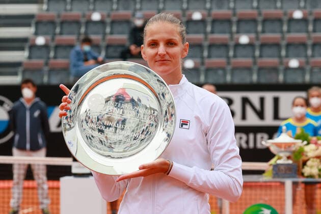 Internazionali BNL D Italia 2021 - Karolina Pliskova ROME, ITALY, MAY 16: Second placed Karolina Pliskova of Czech Republic pose with her trophy after losing the Final match against Iga Swiatek of Poland at the Internazionali BNL D Italia 2021 in Rome, Italy on May 16, 2021. Rome Foro Italico Italy 6670_240440 Copyright: xGiampieroxSposito PentaxPressx