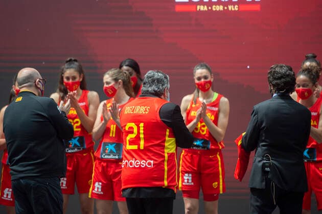 The Minister of Culture and JosÃ Manuel Rodriguez Uribes (c), at the presentation of the Women s national team, Nationalteam Eurobasket 2021, on 17 May 2021, in Madrid (Spain). The players have already begun to prepare for the Women s Eurobasket in Valencia (17 to 27 June). Spain will defend the Gold won in the 2017 and 2019 editions. 17 MAY 2021;VILLACIS;EUROBASKET;WOMEN Alberto Ortega LagenciaEP 05 17 2021 Madrid Madrid Spain Copyright: xAlbertoxOrtegax 3716867