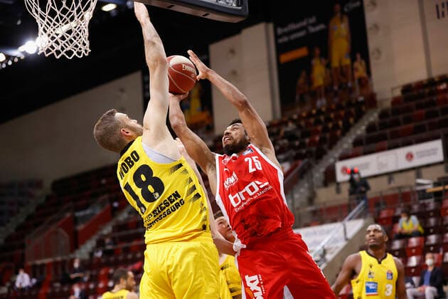 19 05 2021, Basketball, BBL 2020 2021, Quarterfinals, 1 Matchday, MHP RIESEN Ludwigsburg Brose Bamberg, GER, Ludwigsburg, MHPArena Picture from left Jonas Wohlfarth Bottermann MHP RIESEN , Jordan Hulls MHP RIESEN and Kenneth Ogbe Brose Bamberg Copyright: HMBxMedia xHeikoxBecker