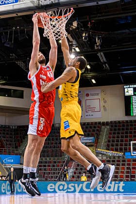 Ludwigsburg, Germany 19 May 2021 BBL 20 21 playoffs quarterfinals MHP Riesen Ludwigsburg vs Brose Bamberg v li David Kravish Bamberg , Tremmell Darden Ludwigsburg Ludwigsburg MHP Arena Baden Württemberg Germany