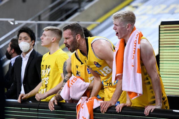 Jonas Wohlfarth Bottermann MHP Riesen Ludwigsburg and Jacob Patrick MHP Riesen Ludwigsburg cheer on their team from the bench, GER, MHP Riesen Ludwigsburg vs Brose Bamberg, 19 05 2021, Play Off Quarterfinal Game 1, easycredit Basketball Bundesliga, Season 2020 2021 GER, MHP Riesen Ludwigsburg vs Brose Bamberg, 19 05 2021, Play Off Quarterfinal Game 1, easycredit Basketball Bundesliga, Season 2020 2021 Ludwigsburg Copyright: xEibnerxPressefoto MichaelxMemmlerx EP_MMR