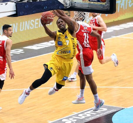 V li Jamel McLean Riesen , Kenneth Ogbe Bamberg MHP Riesen Ludwigsburg vs Brose Bamberg Basketball Bundesliga 2020 2021 Playoff Quarterfinals Game 1 Ludwigsburg , GER, 19 05 2021,