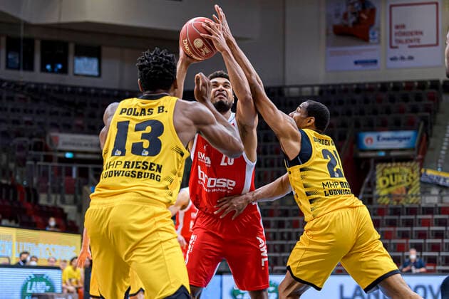 Ludwigsburg, Germany 19 May 2021 BBL 20 21 Playoffs Quarterfinals MHP Riesen Ludwigsburg vs Brose Bamberg v li Yorman Polas Bartolo Ludwigsburg , Kenneth Ogbe Bamberg , Tremmell Darden Ludwigsburg Ludwigsburg MHP Arena Baden Württemberg Germany