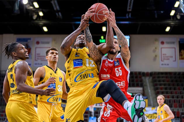 Ludwigsburg, Germany 19 May 2021 BBL 20 21 Playoffs Quarterfinals MHP Riesen Ludwigsburg vs Brose Bamberg v li in duel Yorman Polas Bartolo Ludwigsburg and Tyler Larson Bamberg Ludwigsburg MHP Arena Baden Württemberg Germany