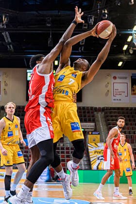 Ludwigsburg, Germany 19 May 2021 BBL 20 21 Playoffs Quarterfinals MHP Riesen Ludwigsburg vs Brose Bamberg Shevon Thompson Bamberg , Jamel McLean Ludwigsburg Ludwigsburg MHP Arena Baden Württemberg Germany