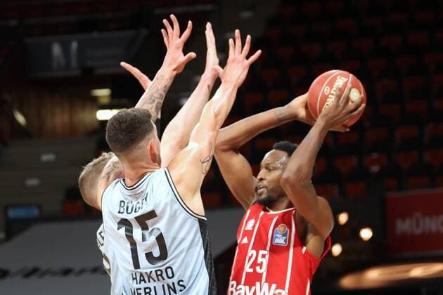 Bayerns 25 JaJuan JOHNSON vs Crailsheims 15 RADOSSAVLEJEVIC Basketball, Bayern Crailsheim, BBL playoff, quarterfinals, 1 game, 2020 2021 season, on 19 5 2021 in Munich, A U D I D O M E, Germany Source Copyright Credit Oryk HAIST xx