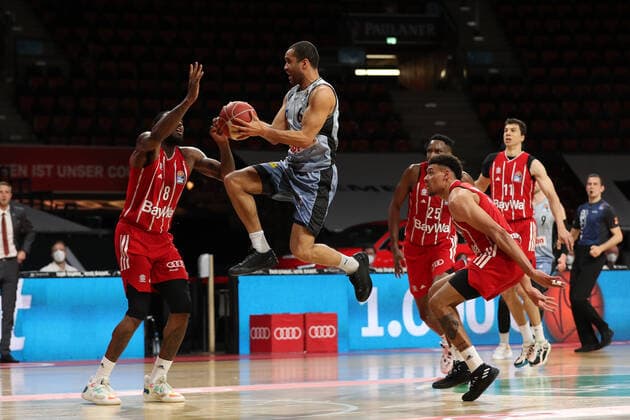 Elias Lasisi Crailsheim in the air GER, FC Bayern Basketball vs Hakro Merlins Crailsheim, Basketball, 1 Bundesliga, Playoffs 2020 2021, Quarterfinals Game 1, 19 05 2021, GER, FC Bayern Basketball vs Hakro Merlins Crailsheim, Basketball, 1 Bundesliga, Playoffs 2020 2021, Quarterfinals Game 1, 19 05 2021, Muenchen Copyright: xEIBNER MarcelxEngelbrechtx EP_EER