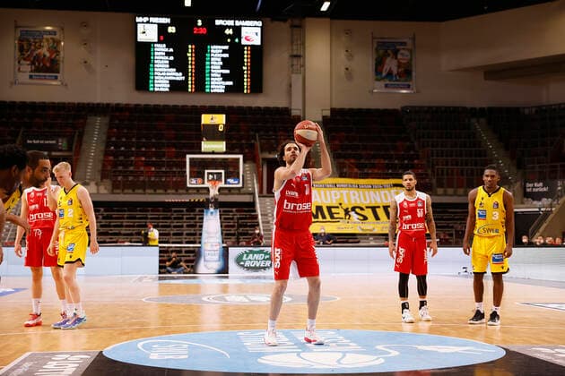 19 05 2021, Basketball, BBL 2020 2021, Quarterfinals, 1 Matchday, MHP RIESEN Ludwigsburg Brose Bamberg, GER, Ludwigsburg, MHPArena Picture from left Michele Vitali Brose Bamberg Copyright: HMBxMedia xHeikoxBecker