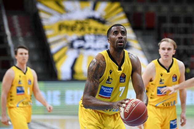 Jamel McLean MHP Riesen Ludwigsburg shooting a free throw, GER, MHP Riesen Ludwigsburg vs Brose Bamberg, 19 05 2021, Play Off Quarterfinal Game 1, easycredit Basketball Bundesliga, Spielzeit 2020 2021 GER, MHP Riesen Ludwigsburg vs Brose Bamberg, 19 05 2021, Play Off Quarterfinal Game 1, easycredit Basketball Bundesliga, Spielzeit 2020 2021 Ludwigsburg Copyright: xEibnerxPressefoto MichaelxMemmlerx EP_MMR