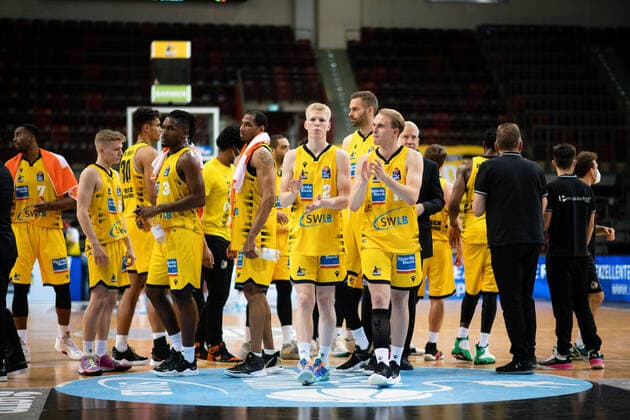 Jacob Patrick MHP Riesen Ludwigsburg , Lukas Herzog MHP Riesen Ludwigsburg and team celebrate the victory, GER, MHP Riesen Ludwigsburg vs Brose Bamberg, 19 05 2021, Play Off Quarterfinal Game 1, easycredit Basketball Bundesliga, Season 2020 2021 GER, MHP Riesen Ludwigsburg vs Brose Bamberg, 19 05 2021, Play Off Quarterfinal Game 1, easycredit Basketball Bundesliga, Season 2020 2021 Ludwigsburg Copyright: xEibnerxPressefoto MichaelxMemmlerx EP_MMR