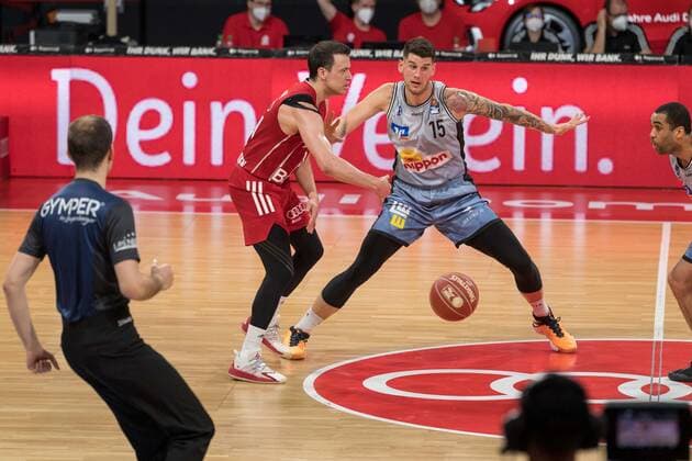 Basketball, BBL, 20210519, FC Bayern München Merlins Crailsheim In the picture Zan Mark SISKO FC Bayern München, 31 and Bogdan RADOSAVLJEVIC Merlins Crailsheim, 15 Munich Audi Dome Bayern Germany Copyright: Passion2Press MarkusxFischerx